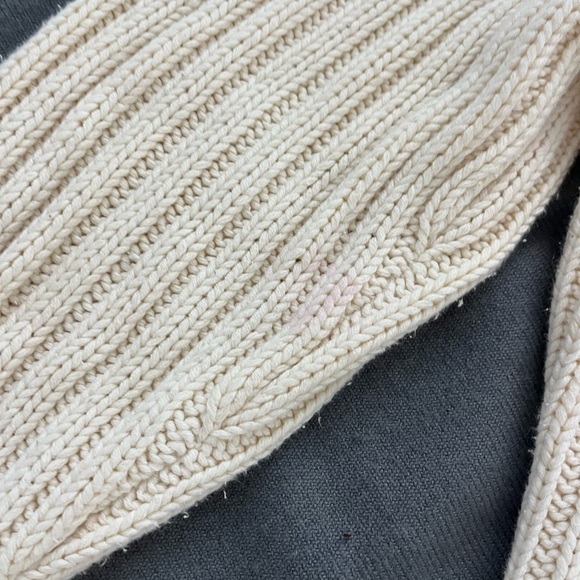 Classy, cream-colored turtleneck - Picture 4 of 4